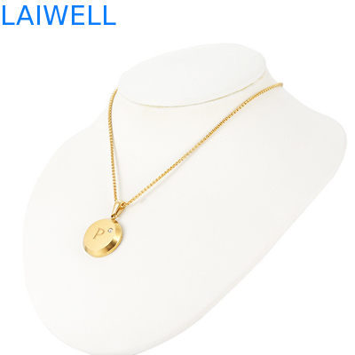 Joias de design de luxo moderno 18*18MM 18K de ouro revestido de carta de aço inoxidável Pendentes com zircão