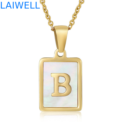 Simples 15 * 12MM de aço inoxidável 3D Coleção de letras de concha colar de titânio de aço 26 letras pendentes de mulheres