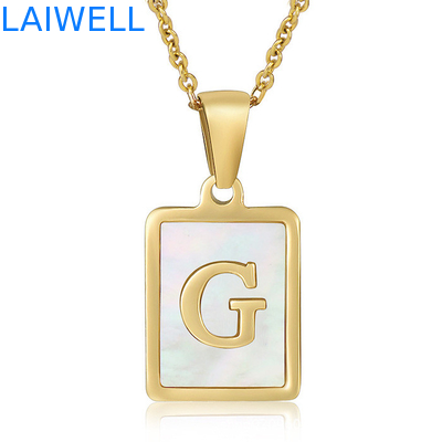 Simples 15 * 12MM de aço inoxidável 3D Coleção de letras de concha colar de titânio de aço 26 letras pendentes de mulheres