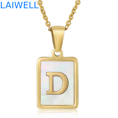 Simples 15 * 12MM de aço inoxidável 3D Coleção de letras de concha colar de titânio de aço 26 letras pendentes de mulheres