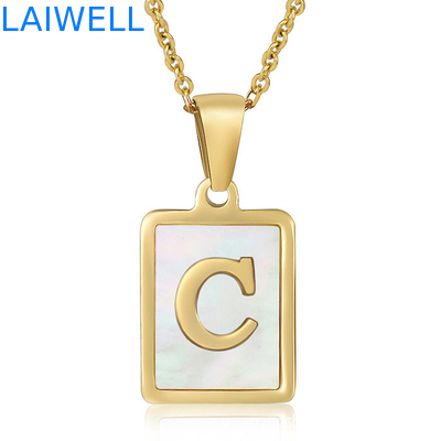 Simples 15 * 12MM de aço inoxidável 3D Coleção de letras de concha colar de titânio de aço 26 letras pendentes de mulheres
