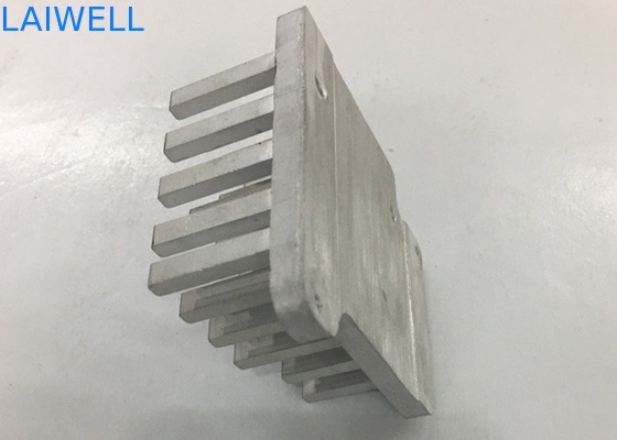 Metal do CNC da imprensa de perfurador que carimba o radiador eletrônico fazendo à máquina de alumínio das peças