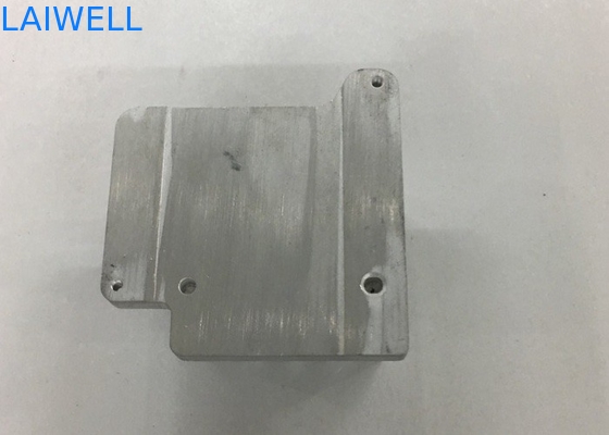 Metal do CNC da imprensa de perfurador que carimba o radiador eletrônico fazendo à máquina de alumínio das peças