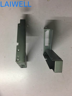 O hardware fazendo à máquina do torno do CNC que carimba as peças projeta componentes do metal da imprensa