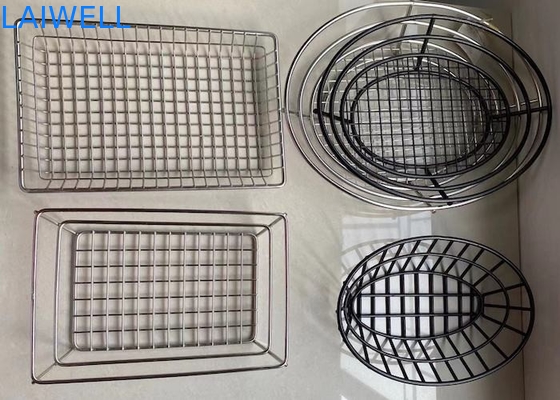 O preto pintou o prato inoxidável do fio que seca a cremalheira do dreno da cozinha da cremalheira